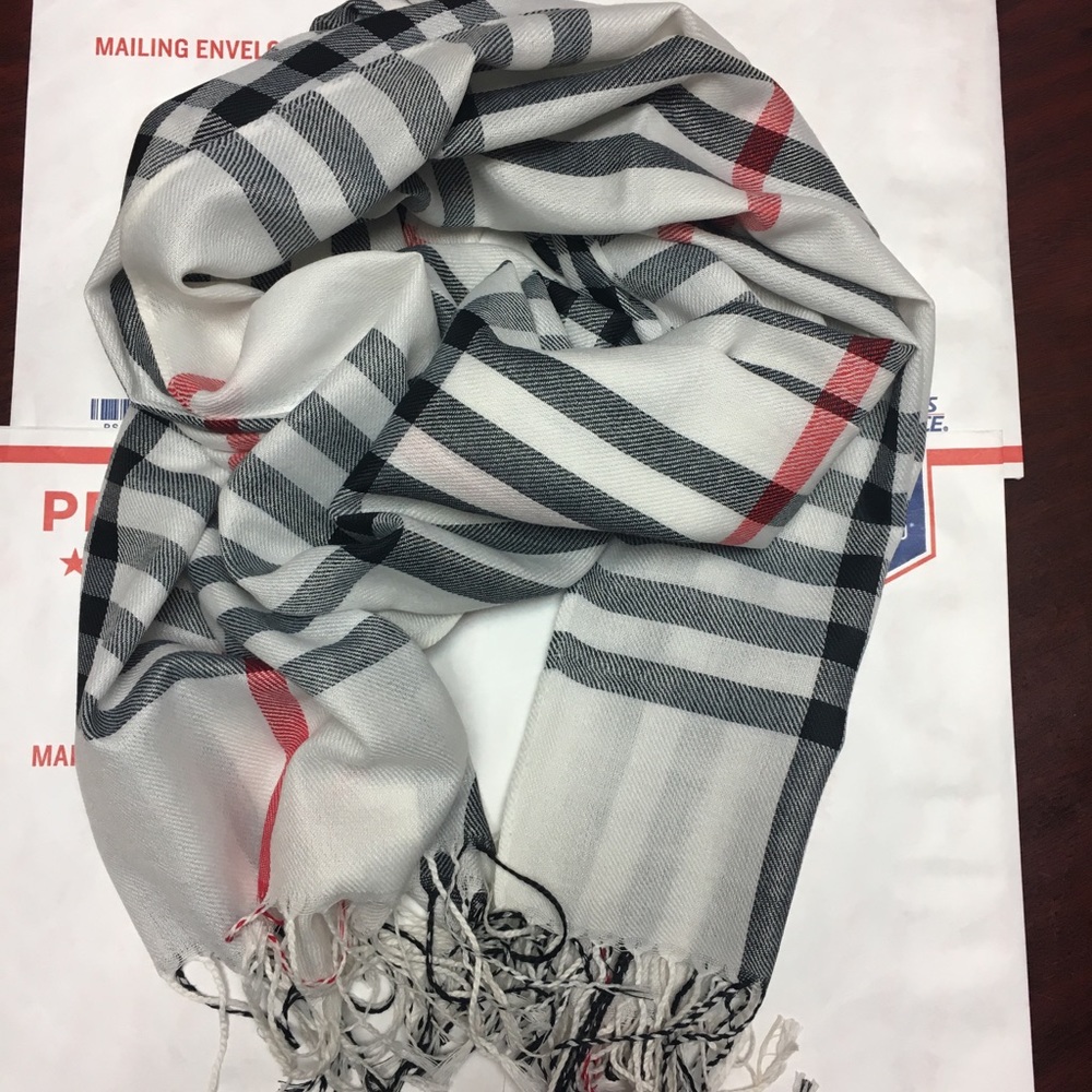 SOLD **Awesome scarf ( White)